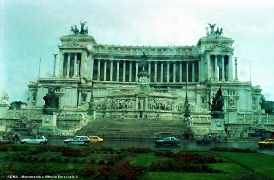 ROME – Monument à Victor Emmanuel II.sous la pluie