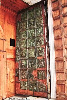 VERONE (Vénétie) – Eglise Saint-Zenon, porte recouverte de bronze du porche (11e-12e)
