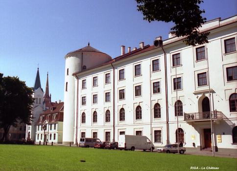 RIGA – Le Château, façade Est, abrite plusieurs musées