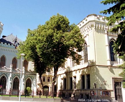 RIGA – La Grande Guilde Saint-Jean, fondée par les marchands allemands au XIVe. Le bâtiment actuel est de 1866