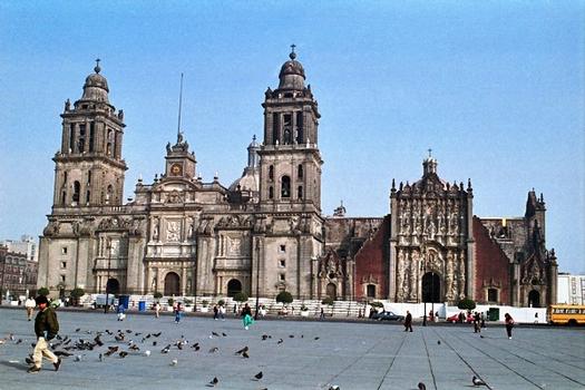 Mexico - La Cathédrale Métropolitaine et le Sagrario sur le Zócalo : Mexico - La Cathédrale Métropolitaine et le Sagrario sur le Zócalo