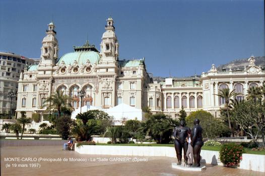 MONACO - Le Casino de Monte-Carlo, construit en 1878-79 avec l'architecte Charles Garnier, comporte une salle de concerts qui porte le nom du célèbre Architecte, l'Opéra de Monte-Carlo y est installé depuis 1892