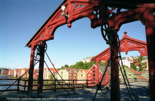 TRONDHEIM - Ancien pont-levant sur la Nidelva