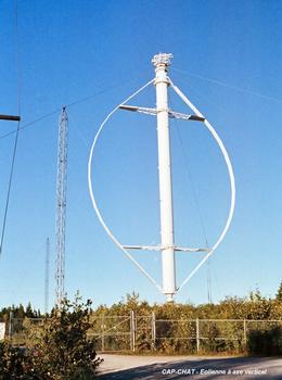 CAP-CHAT (région Gaspésie) – «EOLE», éolienne expérimentale à axe vertical. Cette machine, haute de 110m, équipée d'un générateur de 4 MW, n'atteindra pas le stade de l'industrialisation malgré ses avantages (générateur installé au sol, orientation au vent inutile)