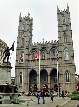 MONTREAL (Montréal) – Basilique Notre-Dame de Montréal, façade principale sur la Place d'Armes