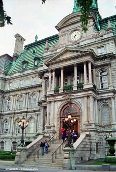 MONTREAL (Montréal) – Hôtel-de-Ville, entrée principale avec le balcon