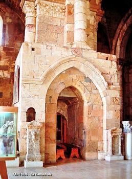 TARTOUS – La Cathédrale, cette porte qui supporte l'un des piliers de la nef, symbolise la chapelle du IVe