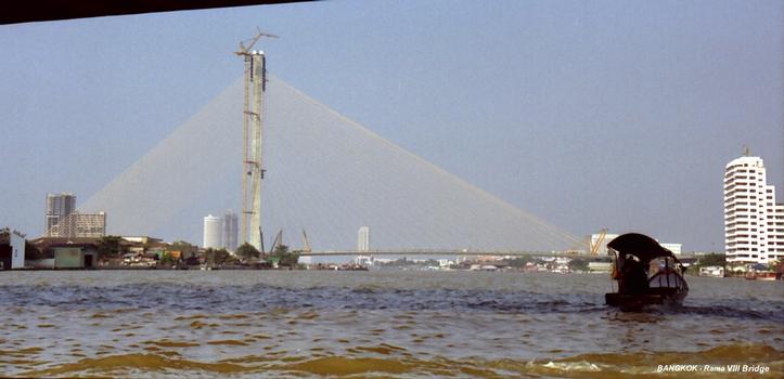 BANGKOK – Rama VIII Bridge en construction sur le Chao Phraya river