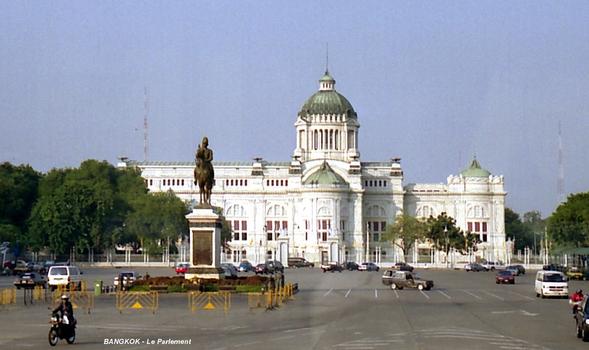 BANGKOK – Palais de l'Assemblée Nationale (Anantasamakhom Throne Hall), édifice d'inspiration Renaissance italienne érigé au 19e siècle, sous le règne de Rama V