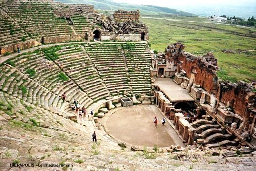 HIERAPOLIS (province de DENIZLI) – Ancienne ville thermale de Phrygie, le théâtre, construit sous le règne de Septime Sévere (193-211 ap) pouvait recevoir 12 000 personnes