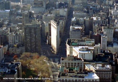 NEW YORK, Manhattan – Flatiron Building, coincé entre Broadway et la 5e Avenue