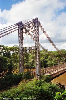 Vénézuela, Etat du Bolivar – Pont sur la rivière Yuruani, au sud de Ciudad Guayana, sur la route de Bao Vista (Brésil). Pont hors service, peut-être construit par Eiffel