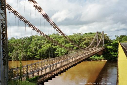 Vénézuela, Etat du Bolivar – Pont sur la rivière Yuruani, au sud de Ciudad Guayana, sur la route de Bao Vista (Brésil). Pont hors service, peut-être construit par Eiffel