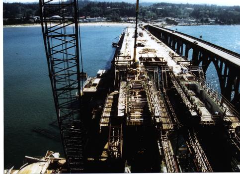 Alsea Bay Bridge: Segmental cast-in-place construction of the deck of the approaches