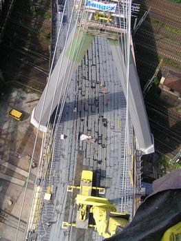 Berliner Brücke von einer 70m Arbeitsbühne