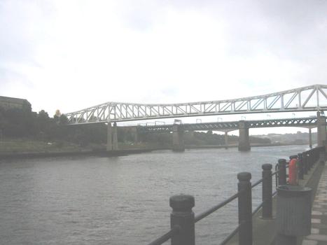 Queen Elizabeth II Bridge, Newcastle : View of bridge from north quayside. Bridges in distance are King Edward and Redheugh