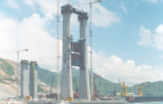 Tsing Ma Bridge. Strandjacking steel crossframes into place