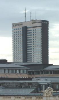 Tour Hilton à Bruxelles: Tour Hilton de Bruxelles construite en 1967. Affectation: Hôtel (Hilton) Hauteur de l'immeuble: 99 m. Hauteur au sommet de l'antenne: 115 m