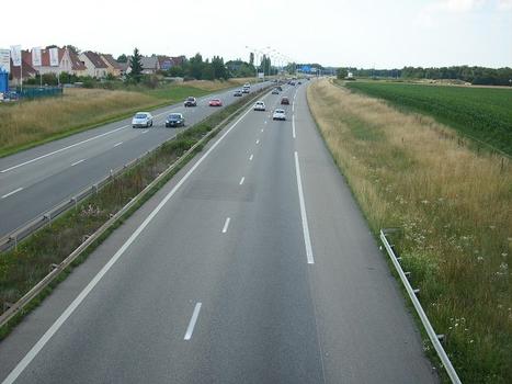 Autoroute A 35 à Habsheim, 68/Haut-Rhin (vues en direction du Nord)