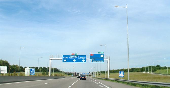 Autoroute A 36 - Ausfahrt am Autobahnkreuz in Sausheim zur A 35