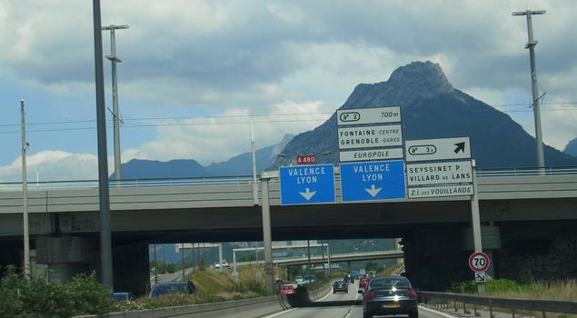 L'A 480 est une branche de l'A48 destinée à la déserte des quartiers ouest de Grenoble et à la jonction avec l'A51