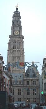 Beffroi d'Arras. Construction de 1463 à 1551. Hauteur 75 m