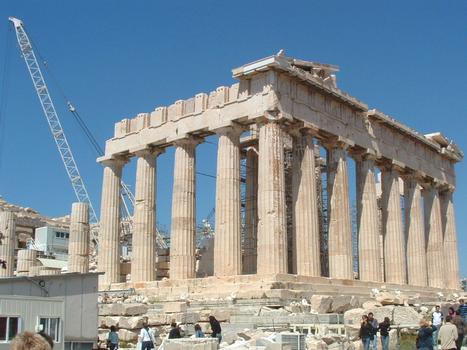 Le Parthénon au sein de l'Acropole d'Athènes