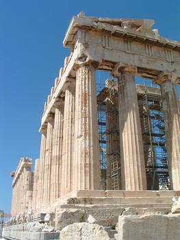 Le Parthénon au sein de l'Acropole d'Athènes