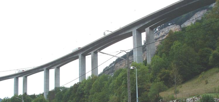 Autoroute A40 Lyon-Genève:Viaduc sur la N84 à l'entrée est de Nantua