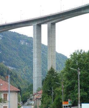 Autoroute A40 Lyon-Genève:Viaduc sur la N84 à l'entrée est de Nantua
