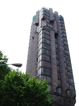 Barcelone: Torre Urquinaona. Hauteur 70 m