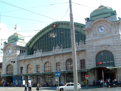 Bâle (Basel),Canton de Bâle-Ville, Suisse: Gare principale internationale mixte: CFF (Chemins de Fer Fédéraux) – SNCF (Société Nationale des Chemins de Fer Français)