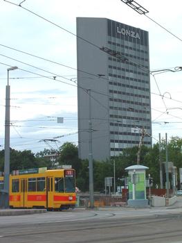 Bâle (Basel/BS/CH):Tour Lonza AG (immeuble de bureaux construit en 1962, rénové en 2003 et d'une hauteur de 68 m) : Bâle (Basel/BS/CH): Tour Lonza AG (immeuble de bureaux construit en 1962, rénové en 2003 et d'une hauteur de 68 m)