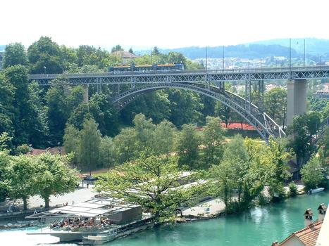 Kirchenfeldbrücke sur l'Aare à Berne (Suisse)
