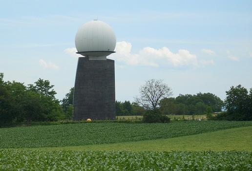 Radar de l'Aviation Civile à Blotzheim dans le Haut-Rhin (68) situé à proximité de l'aéroport international de Mulhouse-Bâle