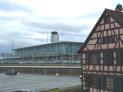 Flughafen Mülhausen-BaselAbfertigungsgebäude