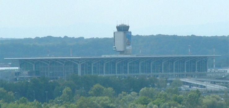 Aérogare de l'aéroport de Mulhouse-Bâle à Blotzheim (68/Haut-Rhin/Alsace)