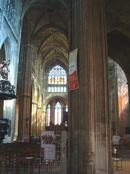 Bordeaux: Basilique St Michel. (Hauteur de la flèche 114 m)