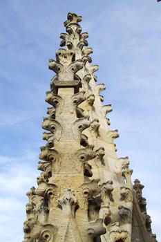 Bordeaux: La Tour Pey-Berland: Hauteur totale: 66 m. Hauteur sans la statue: 61 m. Début de la construction: 1440. Fin de la construction: 1863