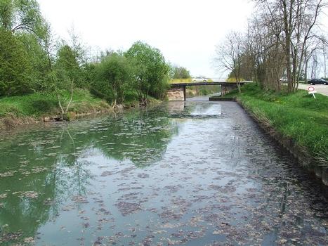 Ce canal relie Colmar à Neuf-Brisach