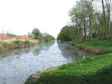 Ce canal relie Colmar à Neuf-Brisach