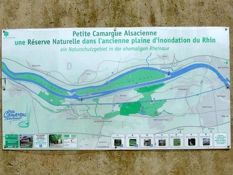 Canal de Huningue reliant le Canal du Rhône au Rhin à Niffer au Rhin à Huningue