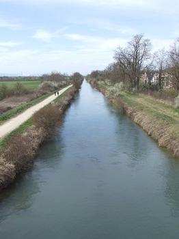 Le Canal de Huningue à Rosenau (68/Haut-Rhin/Alsace). : Le Canal de Huningue relie le Canal du Rhône au Rhin à Niffer (68) au Rhin à Huningue (68)