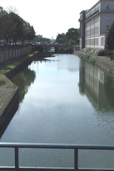 Canal du Rhône au Rhin à Mulhouse, entre la gare SNCF et le Musée d'Impression sur Etoffes