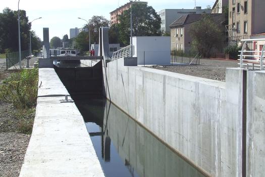 Section du Canal du Rhône au Rhin à Mulhouse, entre l'ancienne et la nouvelle écluse n° 41