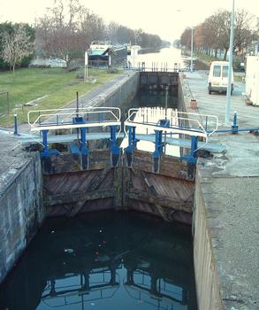 L'ancienne écluse N° 41 du Canal du Rhône au Rhin à Mulhouse, en janvier 2005
