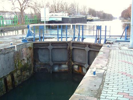 L'ancienne écluse N° 41 du Canal du Rhône au Rhin à Mulhouse, en janvier 2005
