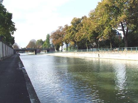 Le Canal du Rhône au Rhin à Mulhouse près de la Gare. (Vue prise en direction du sud-ouest vers le bassin rhodanien)