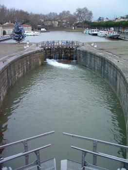 Canal du MidiSchleuse am Bahnhof Carcassonne