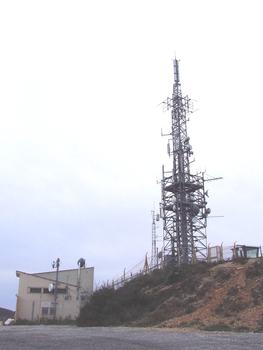 Cassis: Emetteur TDF (Radio+TV) de Cassis-Mt de la Saoupe.Hauteur: 25 m
